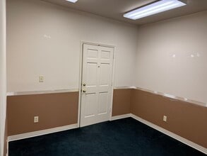 707 Westchester Dr, High Point, NC for lease Interior Photo- Image 1 of 7