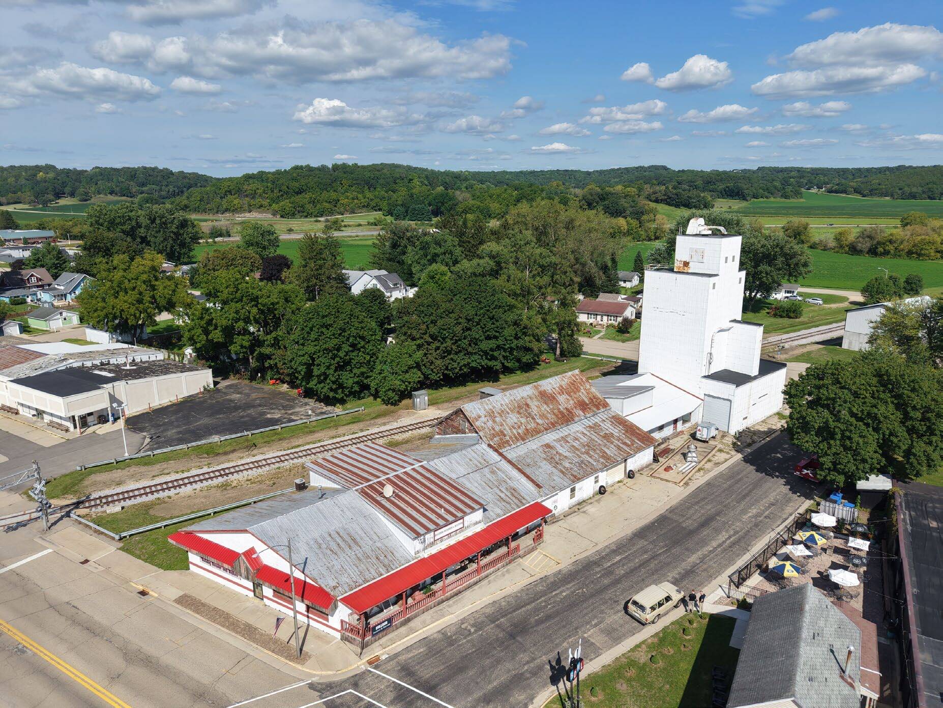 1009 Mills St, Black Earth, WI for sale Primary Photo- Image 1 of 23