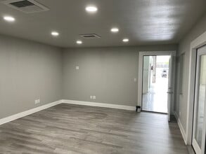 11070 Fleetwood St, Sun Valley, CA for lease Interior Photo- Image 2 of 10