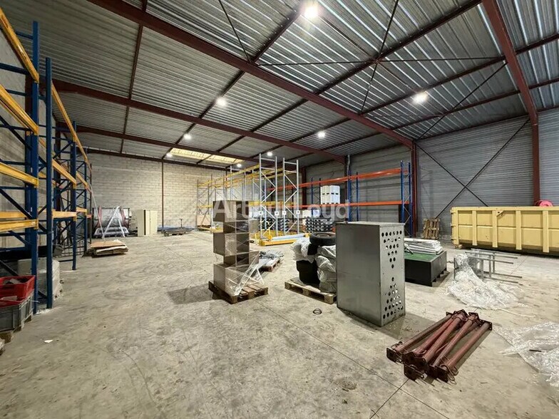 Flex in Reims for lease - Interior Photo - Image 3 of 10