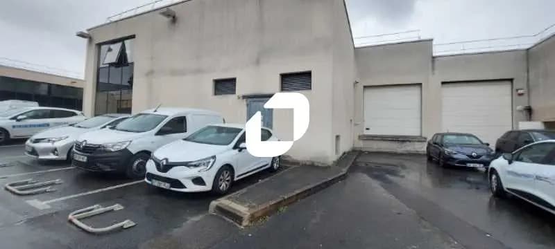 Flex in Saint-Ouen-sur-Seine for lease - Building Photo - Image 2 of 9