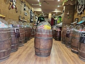 Retail in Sitges, Barcelona for lease Interior Photo- Image 2 of 6