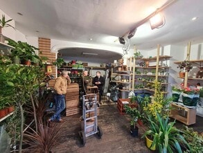 223 Upper Richmond Rd, Londres à vendre Photo intérieure- Image 1 de 4