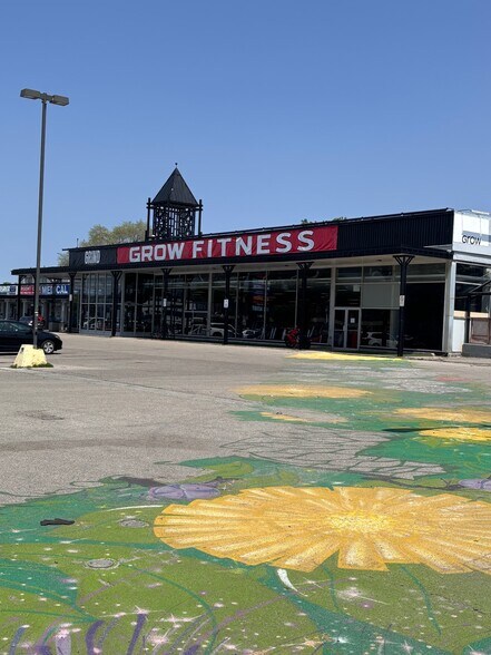 950 Albion Rd, Toronto, ON à vendre - Photo du bâtiment - Image 3 de 6