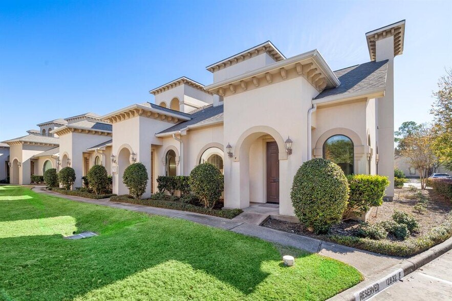 12832 Willow Centre Dr, Houston, TX à vendre - Photo principale - Image 2 de 31