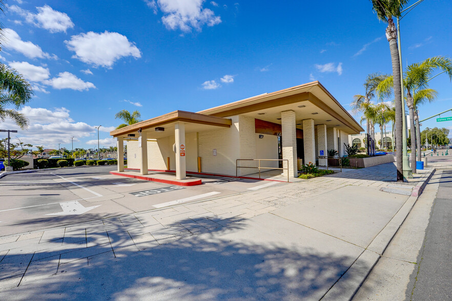 125 N Broadway, Escondido, CA for lease - Primary Photo - Image 1 of 12