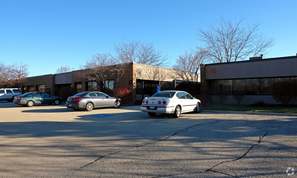 245 W Roosevelt Rd, West Chicago, IL à louer - Photo du bâtiment - Image 2 de 3