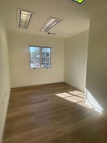 120B Santa Margarita Ave, Menlo Park, CA à louer - Photo intérieure - Image 2 de 20