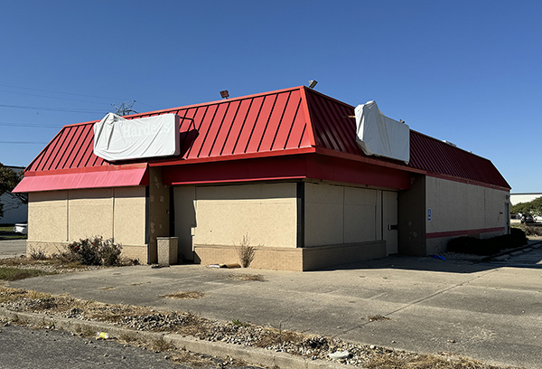 143 Washington Pointe Dr, Indianapolis, IN for sale Building Photo- Image 1 of 4