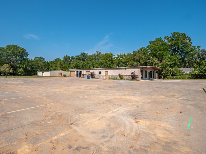 1101 N Strong Blvd, Mcalester, OK for sale - Building Photo - Image 2 of 21