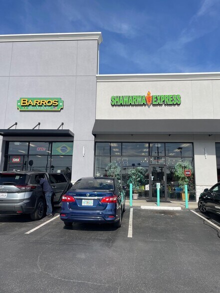 5341-5349 W Irlo Bronson Memorial Hwy, Kissimmee, FL à louer - Photo du bâtiment - Image 3 de 4