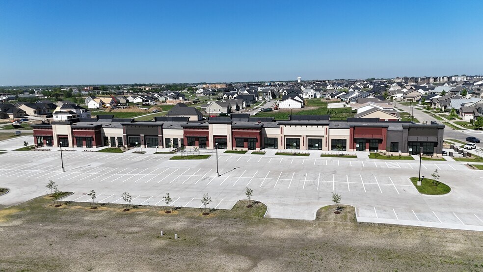 1630 S Ankeny Blvd, Ankeny, IA à louer - Photo du bâtiment - Image 3 de 8