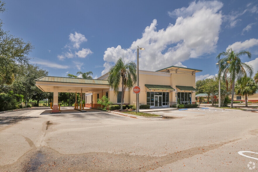 4931 S Military Trl, Green Acres, FL for sale - Building Photo - Image 1 of 33