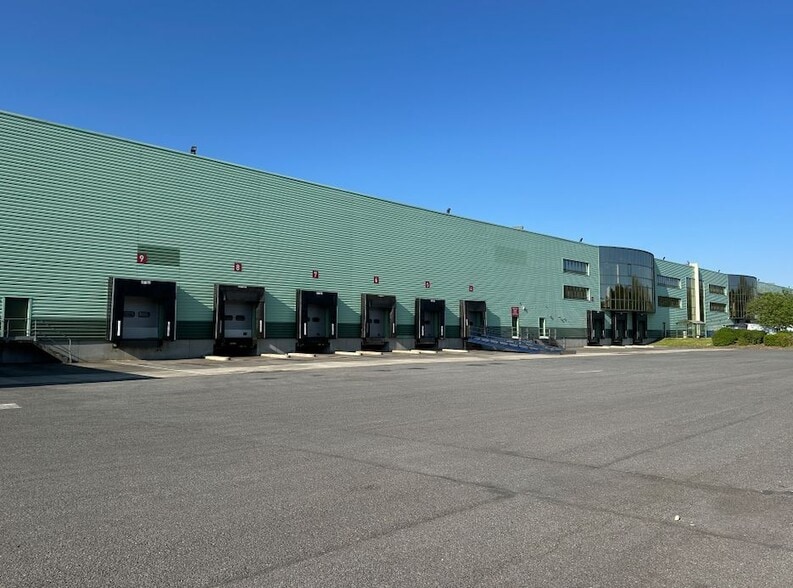 Industrial in Roissy-en-Brie for lease - Building Photo - Image 1 of 8