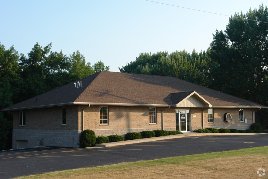 1510 Mid Valley Dr, De Pere, WI for sale - Primary Photo - Image 1 of 1