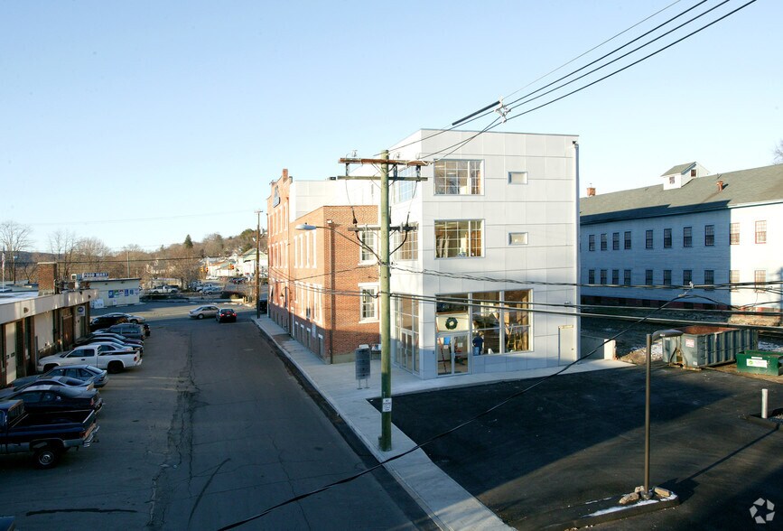 30 Bridge St, New Milford, CT à louer - Photo du bâtiment - Image 2 de 46