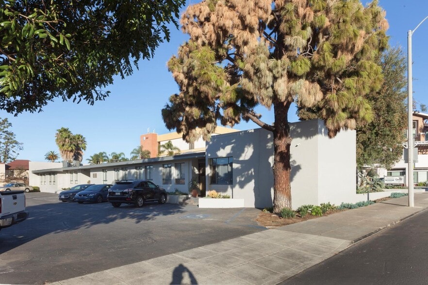 790 E Santa Clara St, Ventura, CA for lease - Building Photo - Image 3 of 14