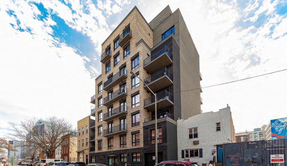 558 Sackett St, Brooklyn, NY for sale - Building Photo - Image 2 of 13