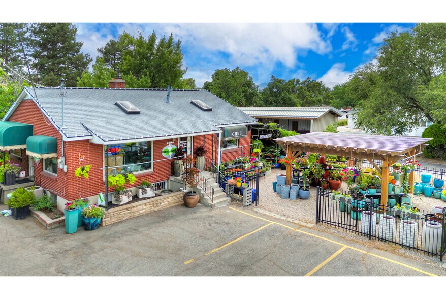 2194 E Fort Union Blvd, Salt Lake City, UT à vendre - Photo du bâtiment - Image 2 de 12
