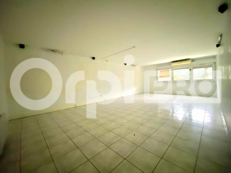 Office in Neuville-sur-Saône for lease - Interior Photo - Image 1 of 4
