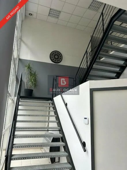 Bureau dans Venelles à louer - Photo intérieure - Image 3 de 12