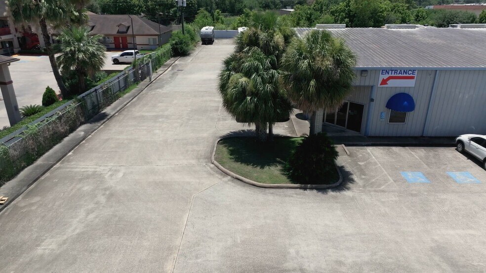 14150 Gulf Fwy, Houston, TX à vendre - Vidéo sur l’inscription commerciale - Image 2 de 9