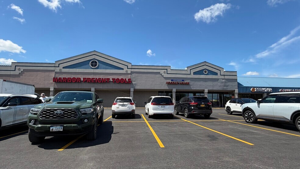 709 N Main St, North Syracuse, NY à louer - Photo du bâtiment - Image 1 de 7