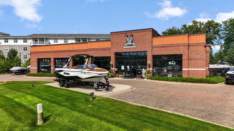 720 Galpin Lake Rd, Excelsior, MN for sale - Building Photo - Image 1 of 34