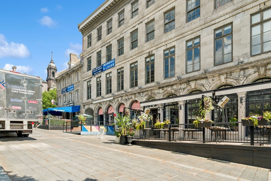 425-431 Pl Jacques Cartier, Montréal, QC for lease - Building Photo - Image 2 of 26