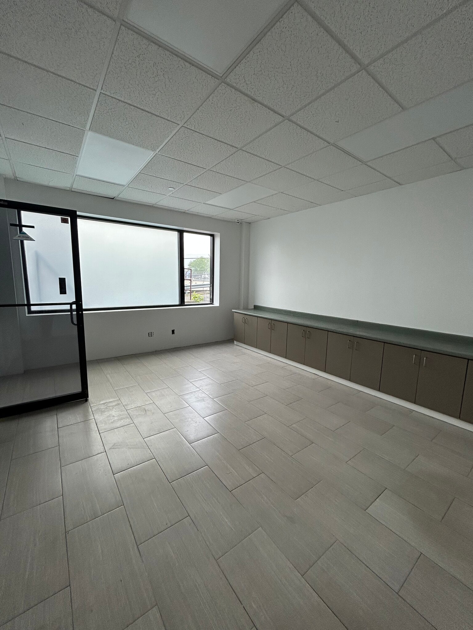 330 Fairfield Ave, Stamford, CT for lease Interior Photo- Image 1 of 5