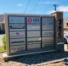 305 N Heatherwilde Blvd, Pflugerville, TX à louer Photo du bâtiment- Image 2 de 9