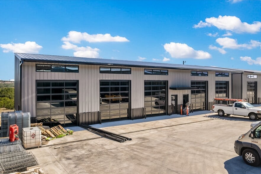 451 Farrell Rd, Dripping Springs, TX for lease - Building Photo - Image 1 of 31