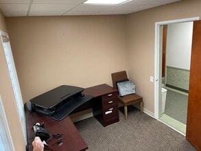 2121 W Magnolia Blvd, Burbank, CA for lease Interior Photo- Image 1 of 5