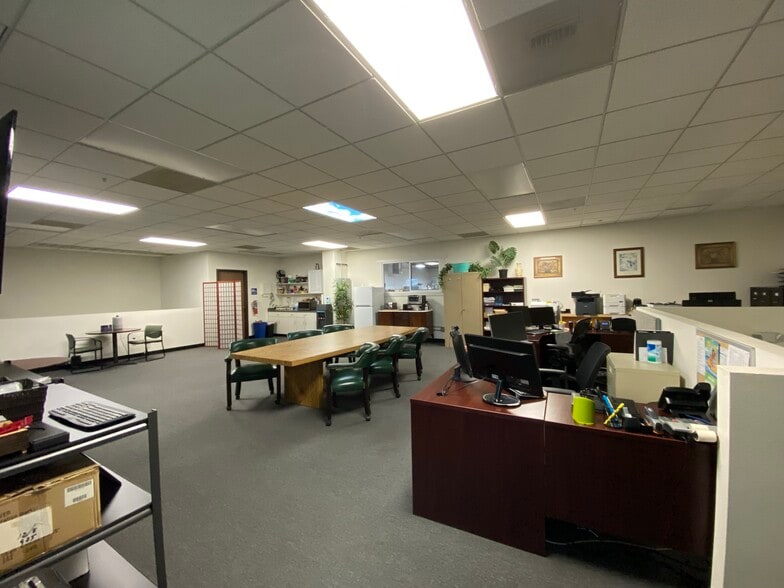 28486 Westinghouse Pl, Valencia, CA for lease - Interior Photo - Image 2 of 9