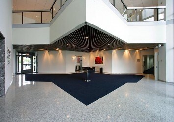 31731 Northwestern Hwy, Farmington Hills, MI à louer - Hall d’entrée - Image 3 de 6