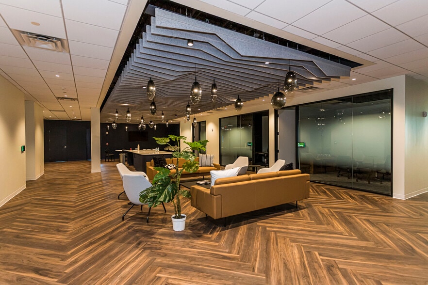 2201 High Wickham Pl, Louisville, KY for sale - Interior Photo - Image 3 of 4