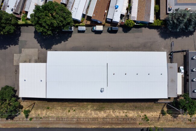 Plus de détails pour 302-306 E Gobbi St, Ukiah, CA - Industriel à louer