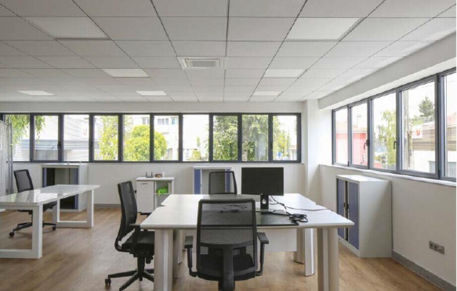 Flex in Bagnolet for lease - Interior Photo - Image 2 of 4