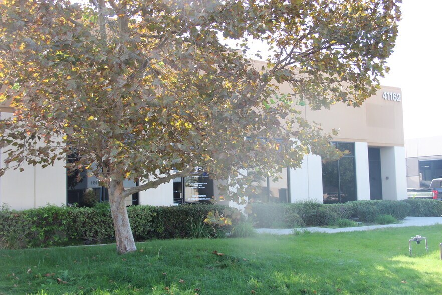 41162 Sandalwood Cir, Murrieta, CA à vendre - Photo du bâtiment - Image 3 de 4