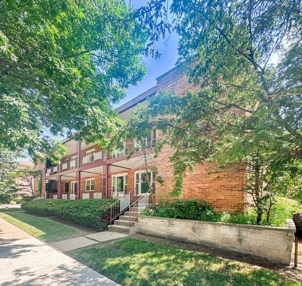 11043 S Longwood Dr, Chicago, IL for sale - Primary Photo - Image 1 of 5