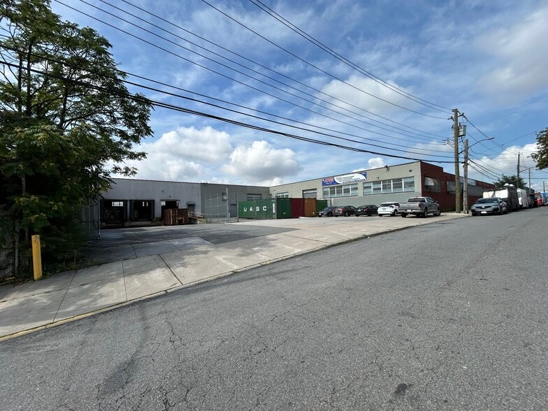 54-35 46th St, Maspeth, NY for lease - Building Photo - Image 3 of 9
