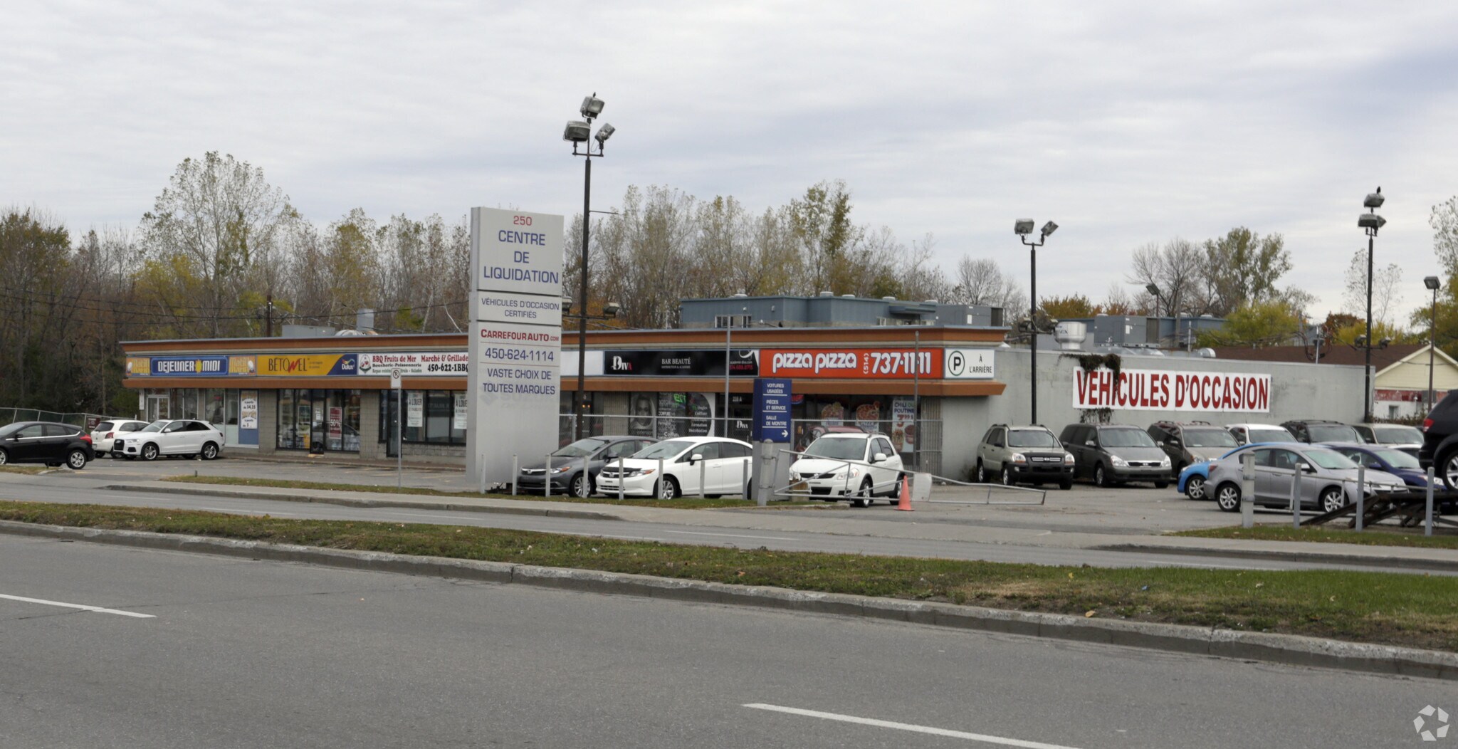 230-240 Boul Curé-Labelle, Laval, QC à vendre Photo principale- Image 1 de 1