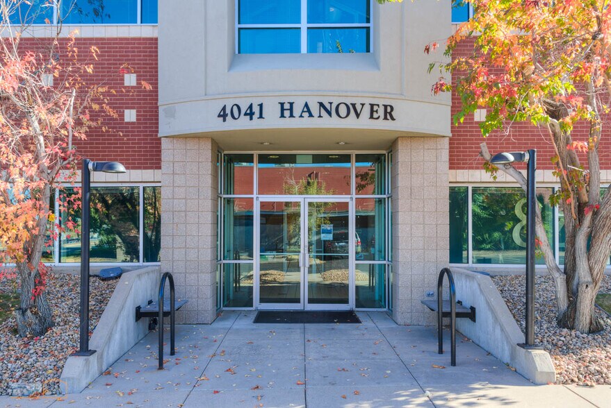 4041 Hanover Way, Boulder, CO à louer - Photo du bâtiment - Image 3 de 10
