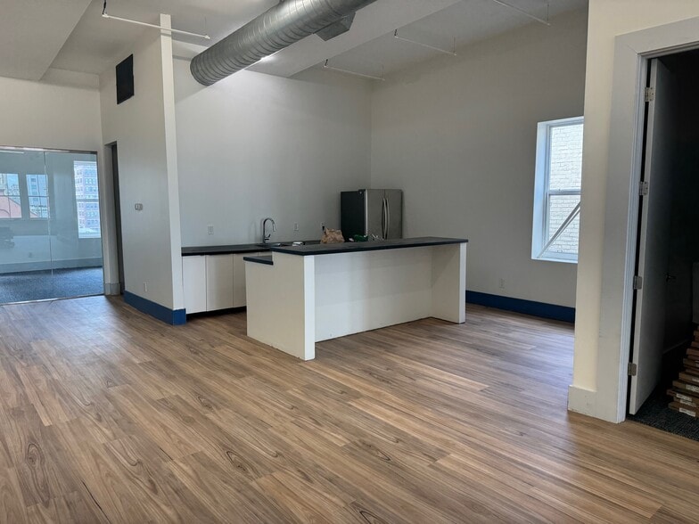 615 Main St, Cincinnati, OH for lease - Building Photo - Image 3 of 21