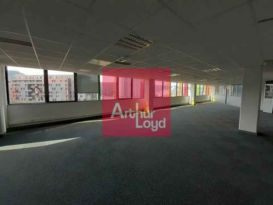 Office in Clermont-Ferrand for lease Interior Photo- Image 1 of 7