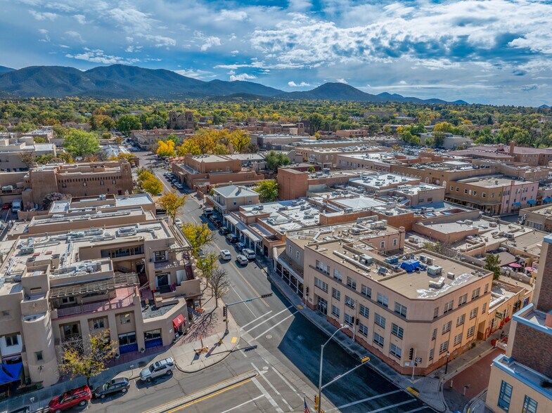 142 W Palace Ave, Santa Fe, NM à vendre - Photo du bâtiment - Image 3 de 25