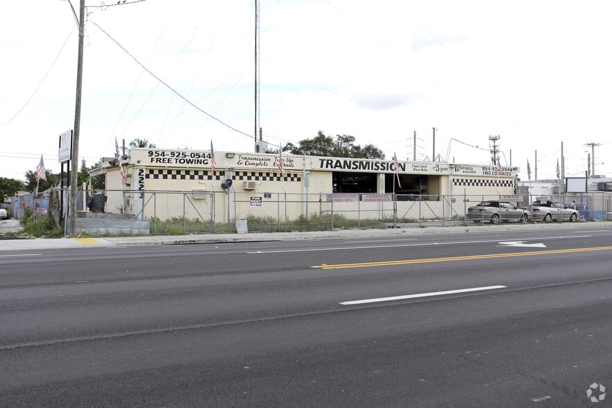2223 Pembroke Rd, Hollywood, FL à louer - Photo du bâtiment - Image 2 de 26