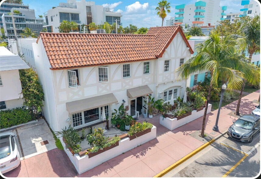 321 Collins Ave, Miami Beach, FL for sale - Building Photo - Image 2 of 10