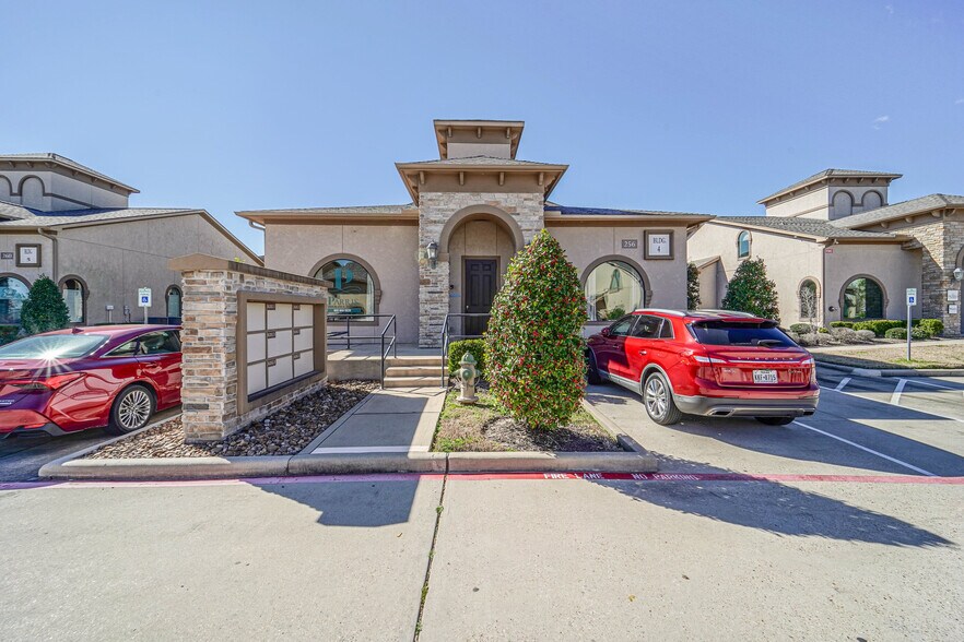 256 Ed English Dr, Shenandoah, TX à vendre - Photo du bâtiment - Image 2 de 21