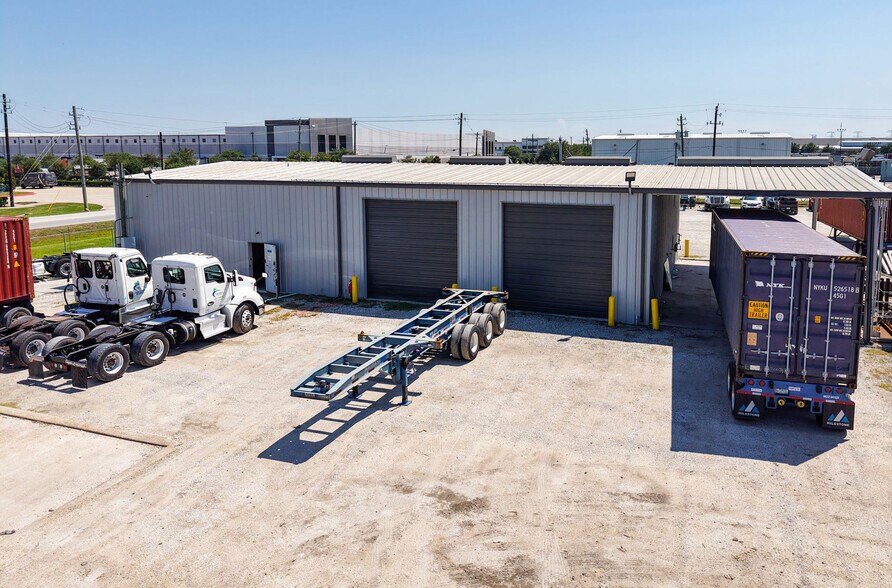 1300 S 16th St, La Porte, TX à louer - Photo du bâtiment - Image 2 de 6